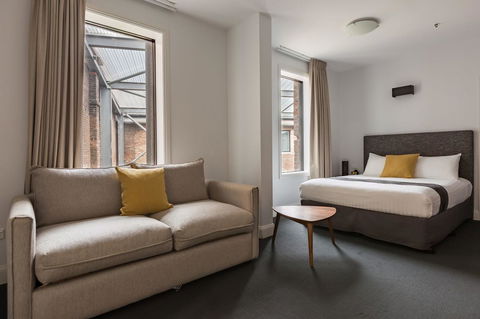 The Lucky Hotel - Accommodation Cairns 18