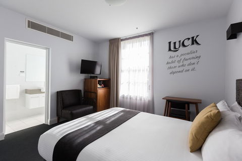 The Lucky Hotel - Accommodation Cairns 3