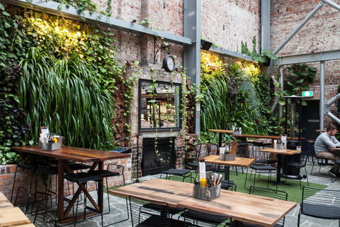 The Lucky Hotel - Accommodation Cairns 12