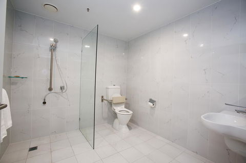 The Lucky Hotel - Accommodation Cairns 36