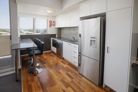 Honeysuckle Executive Apartments - Accommodation Cairns 4