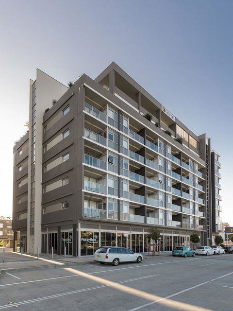 Honeysuckle Executive Apartments - Accommodation Cairns 0