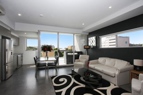 Honeysuckle Executive Apartments - Accommodation Cairns 33