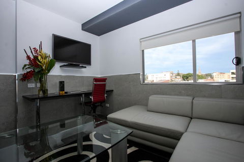 Honeysuckle Executive Apartments - Accommodation Cairns 17