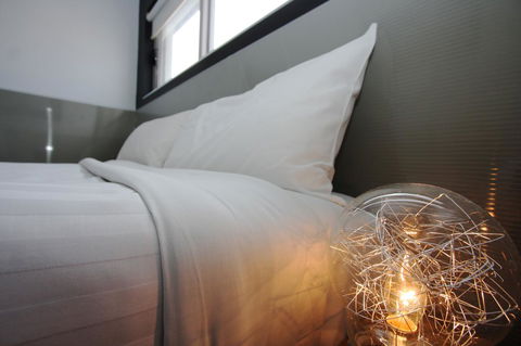 Honeysuckle Executive Apartments - Accommodation Cairns 23