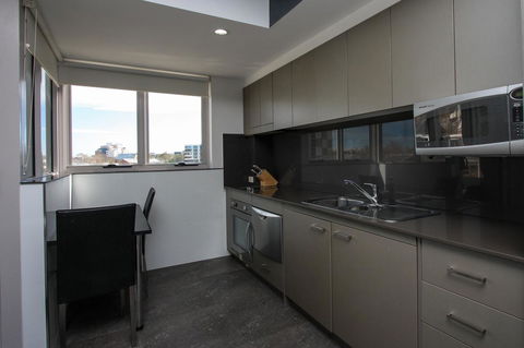 Honeysuckle Executive Apartments - Accommodation Cairns 21