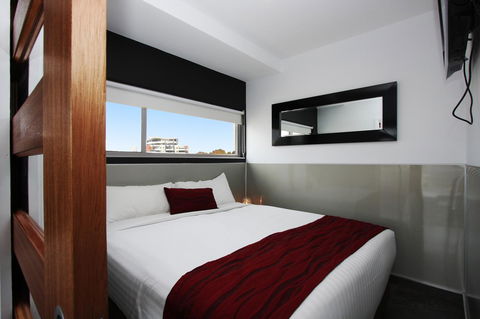 Honeysuckle Executive Apartments - Accommodation Cairns 34