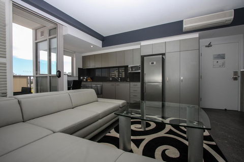 Honeysuckle Executive Apartments - Accommodation Cairns 19