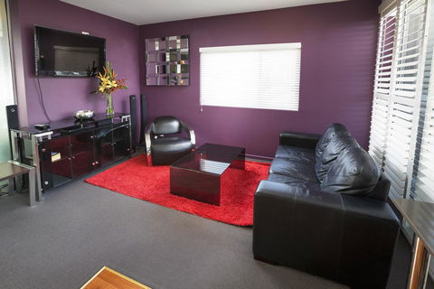 Honeysuckle Executive Apartments - Accommodation Cairns 13