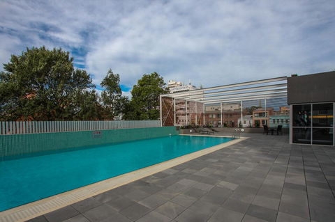 Honeysuckle Executive Apartments - Accommodation Cairns 32
