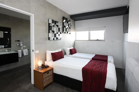 Honeysuckle Executive Apartments - Accommodation Cairns 2