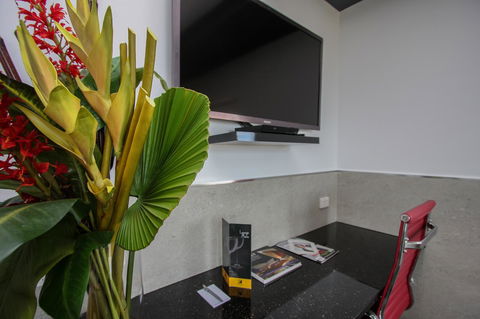 Honeysuckle Executive Apartments - Accommodation Cairns 20