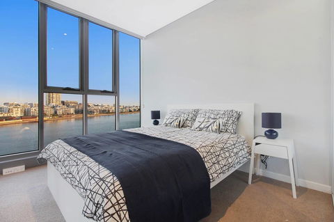Brand New 3 Bedrooms Apt With Waterfront View - Accommodation Cairns 18