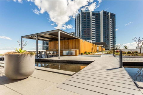 Brand New 3 Bedrooms Apt With Waterfront View - Accommodation Cairns 4