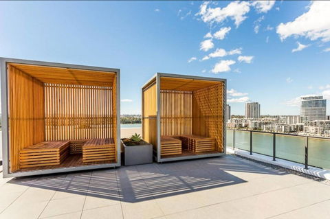 Brand New 3 Bedrooms Apt With Waterfront View - Accommodation Cairns 2