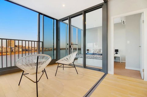 Brand New 3 Bedrooms Apt With Waterfront View - Accommodation Cairns 0