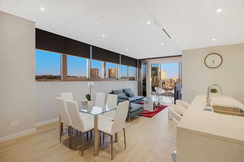 Brand New 3 Bedrooms Apt With Waterfront View - Accommodation Cairns 6