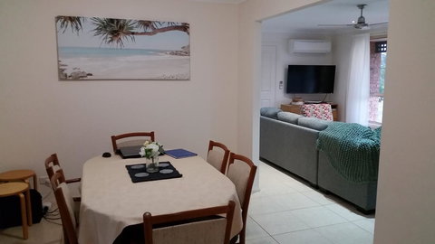 Twin Palms Holiday House At Lighthouse - Accommodation Cairns 2