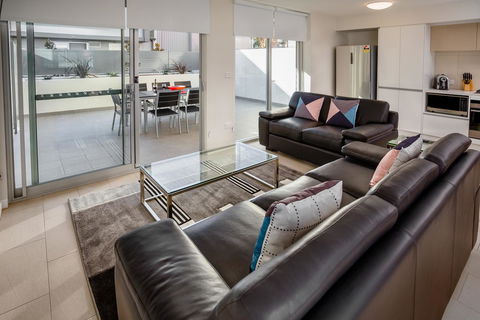 Hamilton Executive Apartments - Accommodation Cairns 23