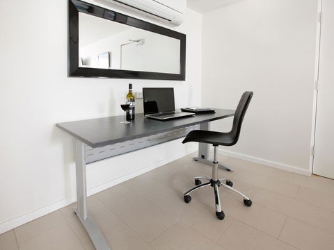 Hamilton Executive Apartments - Accommodation Cairns 34