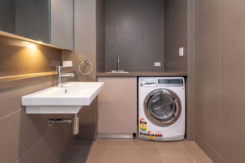 Olympic Park Sunshine 2 Bedrooms Apts With Private Parking - Accommodation Cairns 24
