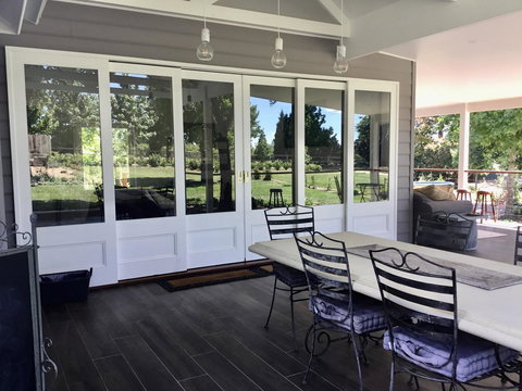 Chanticleer Gardens Barn Cottage With A Pool - Accommodation Cairns 3