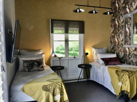 Chanticleer Gardens Barn Cottage With A Pool - Accommodation Cairns 6