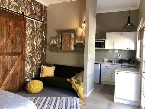 Chanticleer Gardens Barn Cottage With A Pool - Accommodation Cairns 19