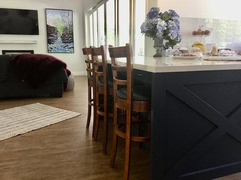 Chanticleer Gardens Barn Cottage With A Pool - Accommodation Cairns 8