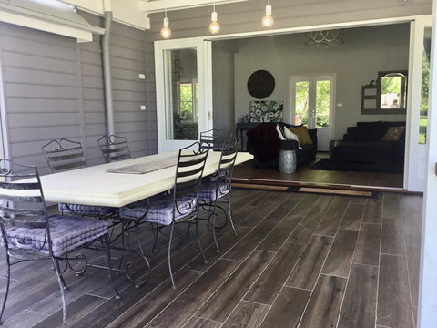 Chanticleer Gardens Barn Cottage With A Pool - Accommodation Cairns 12