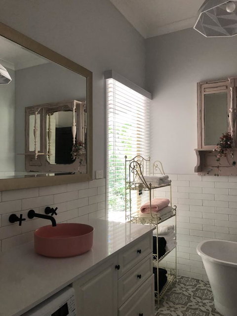 Chanticleer Gardens Barn Cottage With A Pool - Accommodation Cairns 33