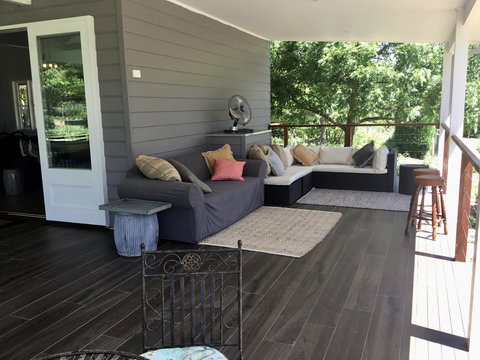 Chanticleer Gardens Barn Cottage With A Pool - Accommodation Cairns 1