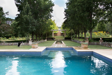 Chanticleer Gardens Barn Cottage With A Pool - Accommodation Cairns 15