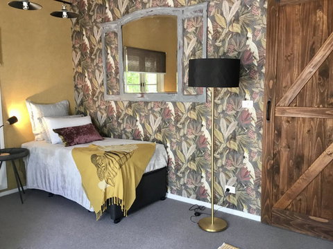 Chanticleer Gardens Barn Cottage With A Pool - Accommodation Cairns 2