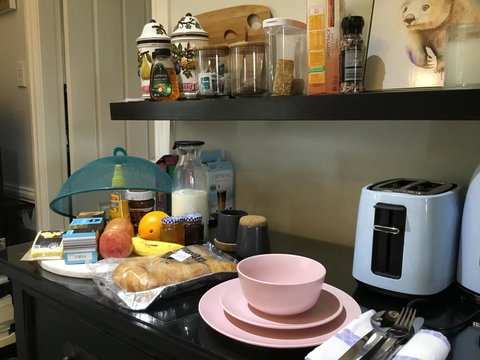 Chanticleer Gardens Barn Cottage With A Pool - Accommodation Cairns 38