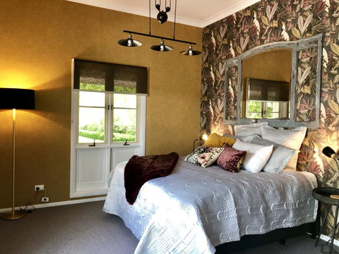 Chanticleer Gardens Barn Cottage With A Pool - Accommodation Cairns 18