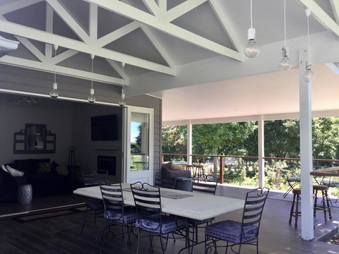 Chanticleer Gardens Barn Cottage With A Pool - Accommodation Cairns 11