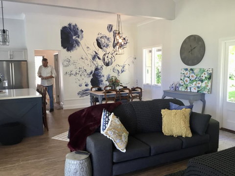 Chanticleer Gardens Barn Cottage With A Pool - Accommodation Cairns 13