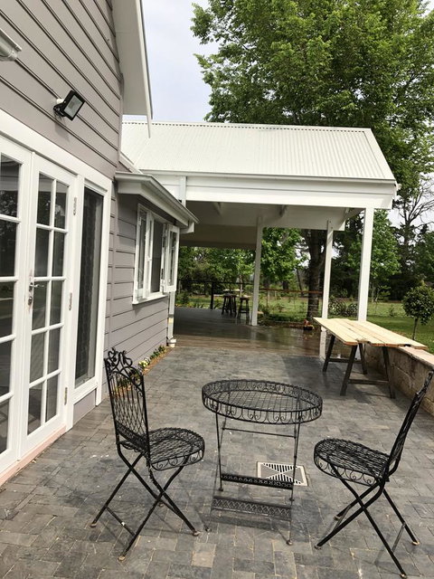 Chanticleer Gardens Barn Cottage With A Pool - Accommodation Cairns 25