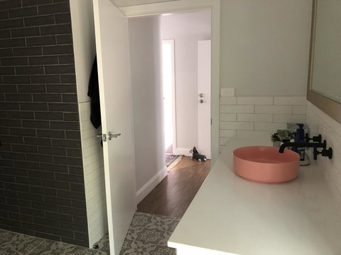 Chanticleer Gardens Barn Cottage With A Pool - Accommodation Cairns 34