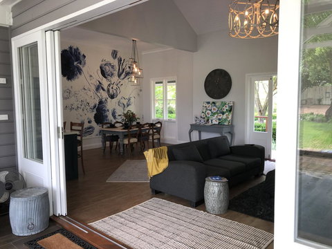 Chanticleer Gardens Barn Cottage With A Pool - Accommodation Cairns 28