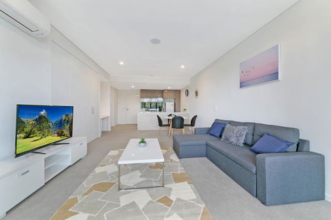 Stylish And Neat Two Bed Apartment In Wentworth Point - Accommodation Cairns 1