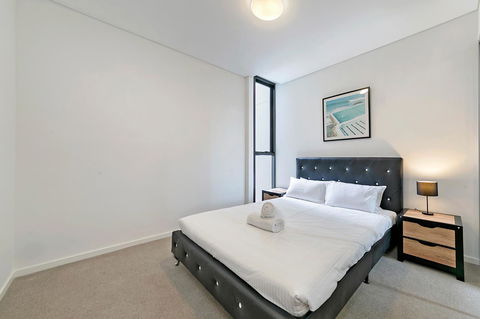 Stylish And Neat Two Bed Apartment In Wentworth Point - Accommodation Cairns 6