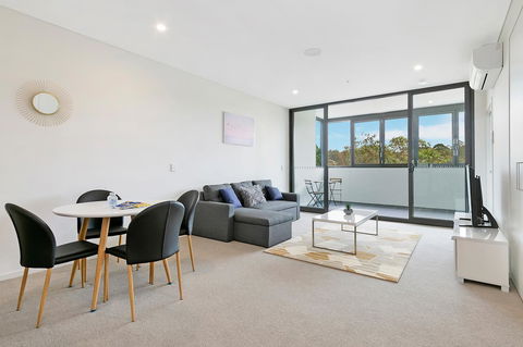 Stylish And Neat Two Bed Apartment In Wentworth Point - Accommodation Cairns 4