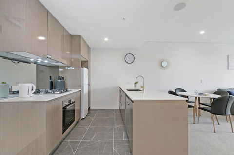 Stylish And Neat Two Bed Apartment In Wentworth Point - Accommodation Cairns 5