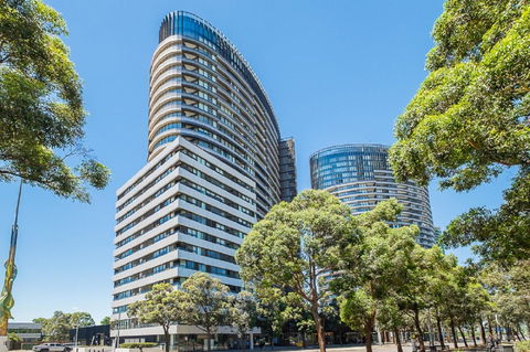 Australian Tower Stay - Accommodation Cairns 0