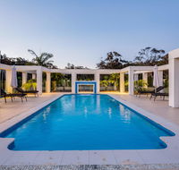 One Mile Mansion - Private Coastal Retreat FREE FAMILY ADVENTURE PASS - Accommodation Cairns