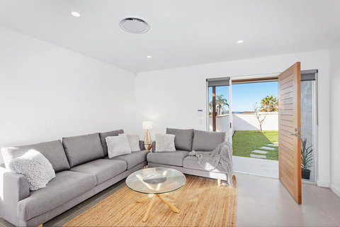 Modern Guest House - Accommodation Cairns 1