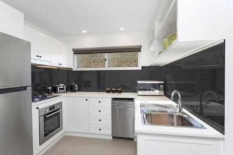 Modern Guest House - Accommodation Cairns 10