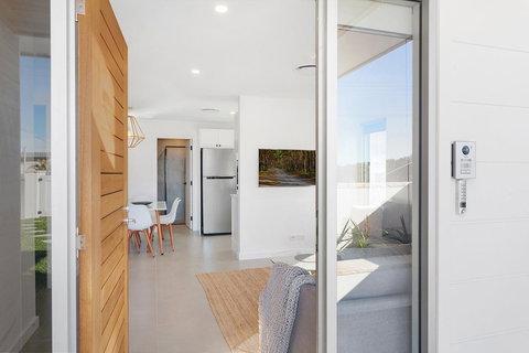 Modern Guest House - Accommodation Cairns 6